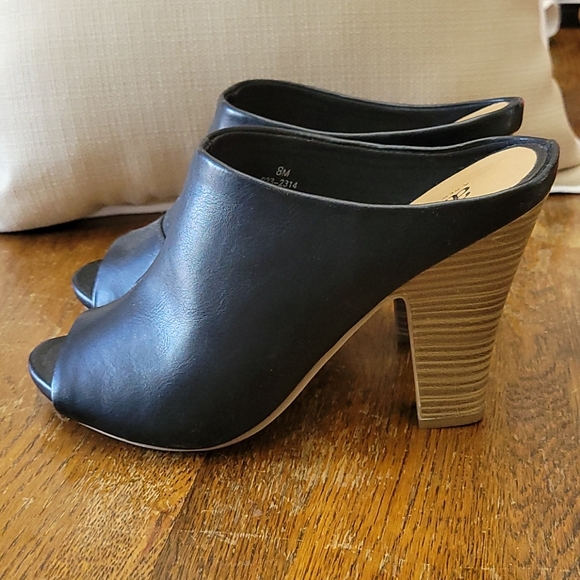 Open toe heels - Picture 2 of 3